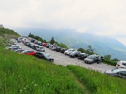 63 Nonostante il cielo nuvoloso...grande afflusso di escursionisti oggi, domenica,  al Capanna 2000 !
